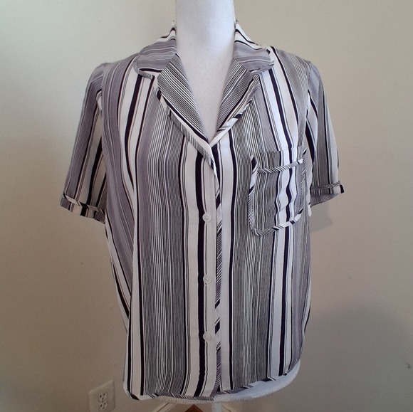 Tucker Short Sleeve Stripped 100% Silk Blouse Size Small - Picture 5 of 5